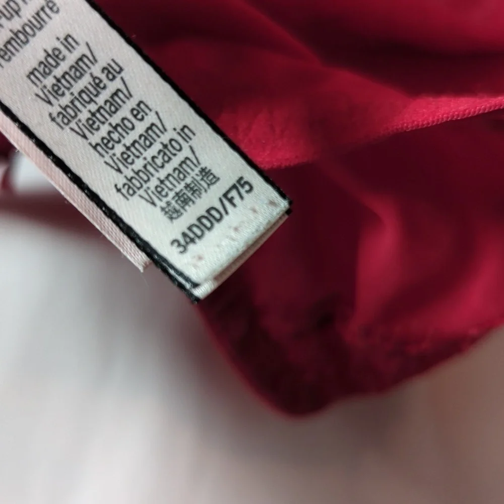 Victoria's Secret Dream Angels Push Up Without Padding Bra Red 34DDD Lacy